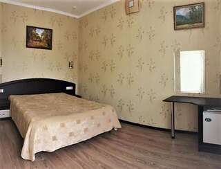 Гостевой дом Evropa Архипо-Осиповка Двухместный номер с 1 кроватью или 2 отдельными кроватями и собственной ванной комнатой-4